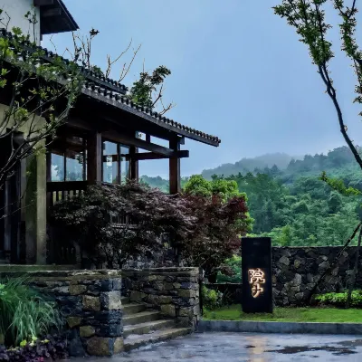 Homecoming·Good Yard Guesthouse โรงแรมใกล้สะพานสวรรค์