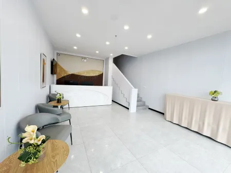 Pebble Hotel (Taigu Mengmu Cultural Park Xinyuan Driving School) Отели рядом со станцией Taigu West Railway Station