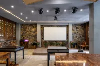 Xingyi Qiangu Jiuye Bed and Breakfast (Fenglin Buyi Scenic Area Branch)