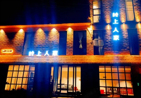 Yuanyang Lingshang Renjia Homestay Отели в г. Юаньян