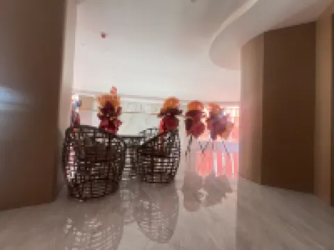 옌츠 완위에 크리스털 테마 호텔