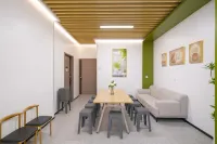Yujian Lechao hostel（The Bund Nanjing Road Branch）