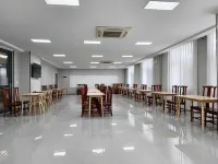 Honghe Business Hotel - parking