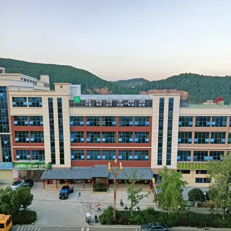 Youngsun Seasons Hotel(Zhenfu&Yunxi Middle School)
