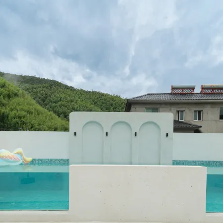 Moganshan Town Shanye · Hemu Ins-Style Infinity Pool Garden Boutique Stay