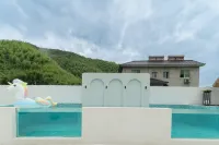 Shanye Hemu - Infinity Pools