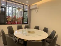 Yinghu Shiguang Homestay (Yinghu Scenic Area South Gate Parking Lot) - พร้อมอาหารเช้า