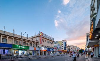 Dragon Star Hotel (Jincheng Central Pedestrian Street Store)