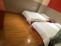 红苹果快捷酒店(北京财经大学店) - 优选双床房