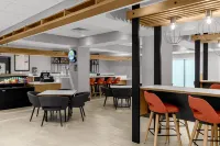 Holiday Inn CLEVELAND by IHG - breakfast
