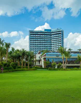 Renaissance Haikou - مسبح على السطح