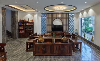 Yangshuo one mountain and one water top class B & B