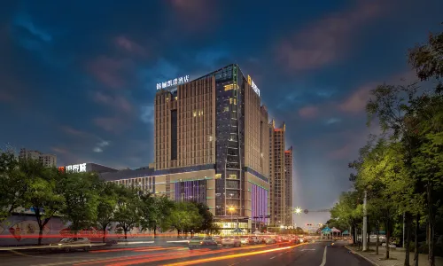 Jinxuan Select Hotel (Xiaogan East Railway Station Yintai City Branch)