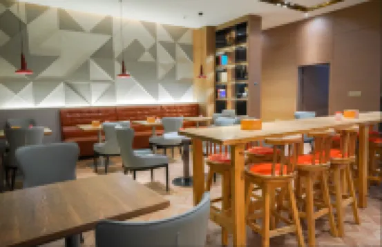 柏曼酒店（中山古鎮華藝廣場輕軌站店）