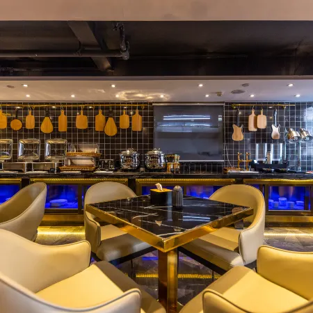 Kunyi Moonlight Hotel (Lanzhou East market Weather Bureau subway station store)