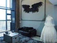 江门Minn酒店 - 黑色婚纱复式大床主题房