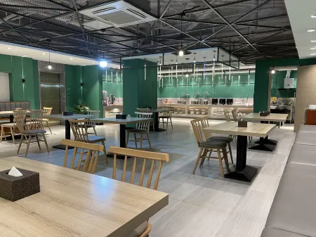 Yanjiangnan Hotel Отели в г. Даньян