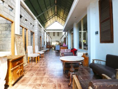 Nira Guest House