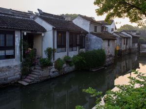 Yueshang Zen Space Homestay (Jinxi Ancient Town)