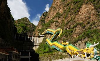 1. 룽칭산수이국제 ..