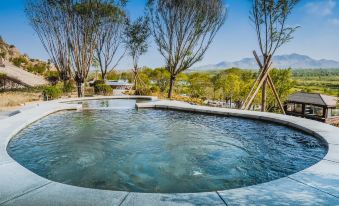 Yulong Shahu Container Hot Spring Hotel
