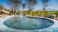 Yulong Shahu Container Hot Spring Hotel Hotels in Ongniud-Banner