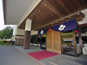 にっしょうかん新館 梅松鶴