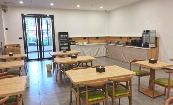 Vatica Hotel (Jinzhong Yuci Impression City Railway Station)