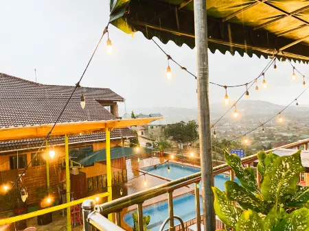 Triple Hill Hotel