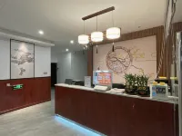 Moon Island Light Luxury Homestay (Haikou University of Economics)