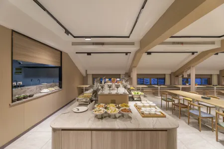 Tianhe Hotel Отели рядом с достопримечательностью «The White Cloud Cliffs»