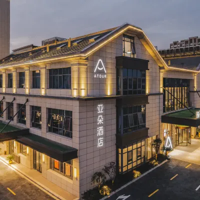 Shanghai Lingang New Town Wanda Plaza Atour Hotel Hotels near Luchaogang Railway Station