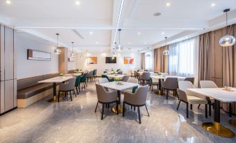 Atour Hotel, Wuyue Plaza, Anqing - Housity