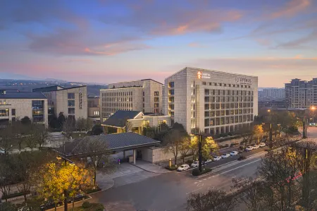 Garrya Xian Lintong Отели рядом с достопримечательностью «Lishan Cableway Station»