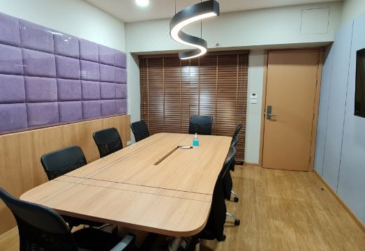 르노프 라차다 호텔