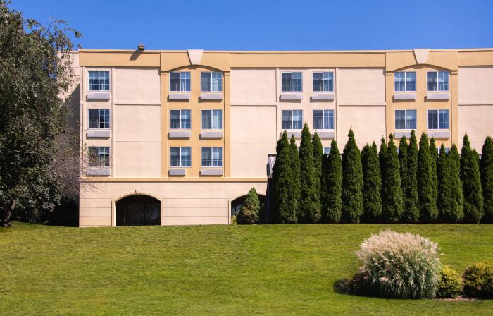 Baymont by Wyndham White Plains - Elmsford