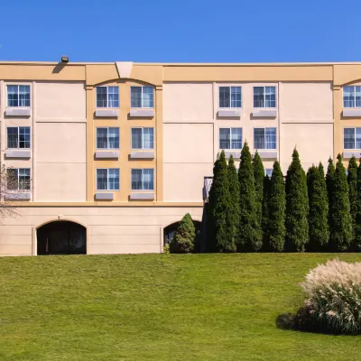 Baymont by Wyndham White Plains - Elmsford Hotels near Pound Ridge Historical