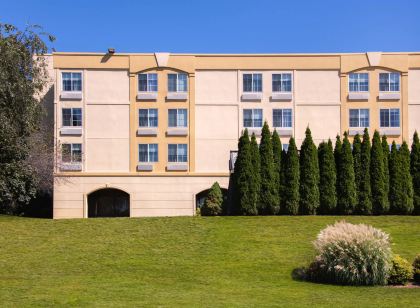 Baymont by Wyndham White Plains - Elmsford