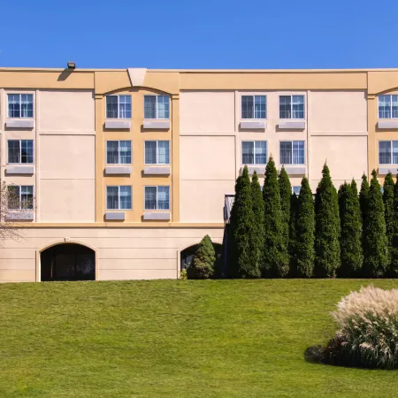 Baymont by Wyndham White Plains - Elmsford