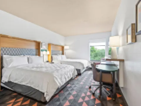 Holiday Inn ST. PETERSBURG WEST by IHG Hotels near Historic Kenwood