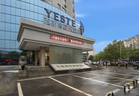 Yeste International Hotel (Xiaogan East Station Hubei Institute of Engineering Branch) Отели в г. Сяоган