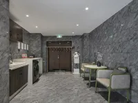 Moshe Light Luxury Qianxi Tower ViewHotel (Zhengzhou CBD Exhibition Center Branch) Hotels near ZZICEC