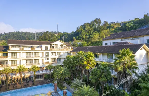 龍陵邦臘掌温泉度假酒店