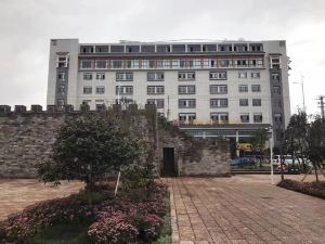 Heqing Water Pavilion Hotel