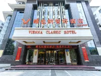 Vienna Classic Hotel (Shangluo Wanda Plaza) Hotel dekat Shangluo Lianhu Park