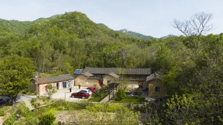 Luoshan Jilong Village Taoyuan Residence Отели рядом с достопримечательностью «Dongzhai Crested Ibis Home Bird Photography Base»