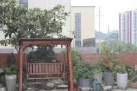 Lushanshe Homestay Hotels near Luowansanjiang Railway Station