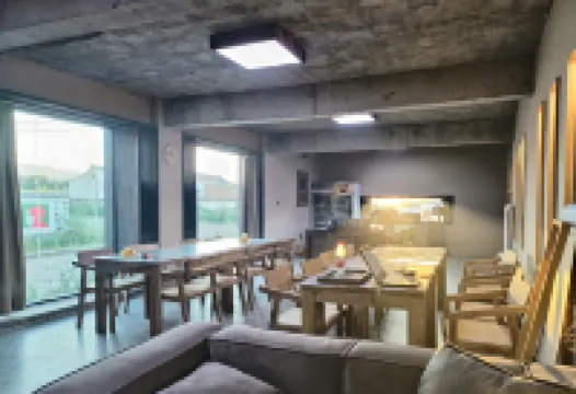 Morning and Evening Art Homestay (Jiangbulake Branch)