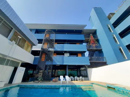 Watket Hotel Отели рядом с достопримечательностью «Wat Ket Karam Museum»