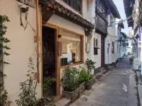 Shanghai ChenShijian Inn (Zhujiajiao Donghu Street) Отели рядом с достопримечательностью «Парк Ориентал-Лэнд»